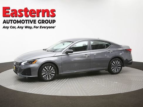 Used 2025 Nissan Altima 2.5 SV FWD image 57