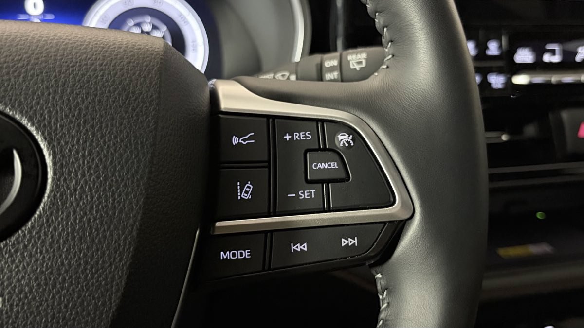 Used 2025 Toyota Highlander XSE AWD/4WD image 18