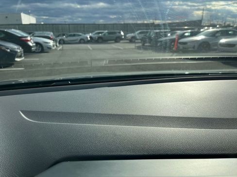 Used 2025 Volkswagen Jetta SE image 18