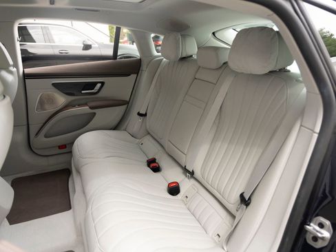 Used 2022 Mercedes-Benz EQS 450+ Sedan image 19