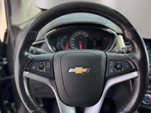 Used 2018 Chevrolet Trax LT w/ Driver Confidence Package FWD image 11