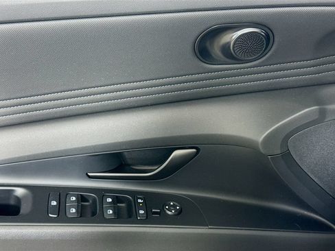 Used 2025 Hyundai Elantra Sport FWD image 13