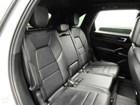 Certified 2020 Porsche Cayenne AWD/4WD image 15