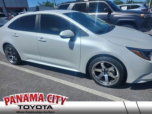 Used 2022 Toyota Corolla LE image 1