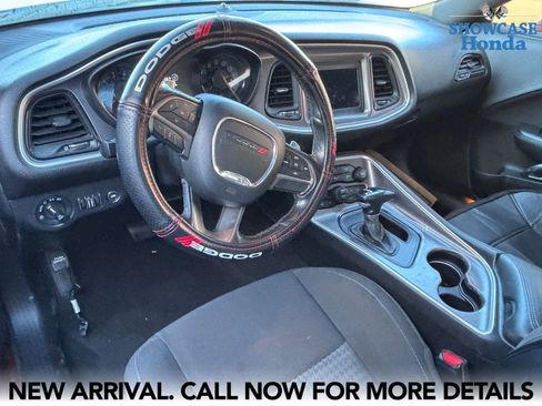 Used 2019 Dodge Challenger R/T w/ Driver Convenience Group RWD image 8