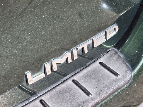 Used 2023 Toyota Highlander Limited image 12