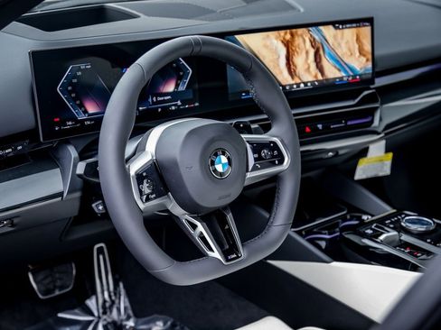 Used 2026 BMW 530i xDrive w/ M Sport Package image 11