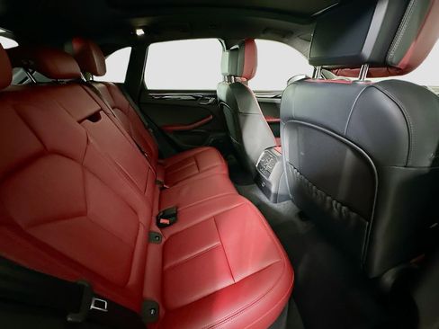 Certified 2025 Porsche Macan image 28