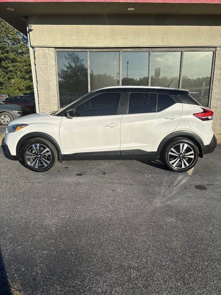 Used 2020 Nissan Kicks SV FWD image 3
