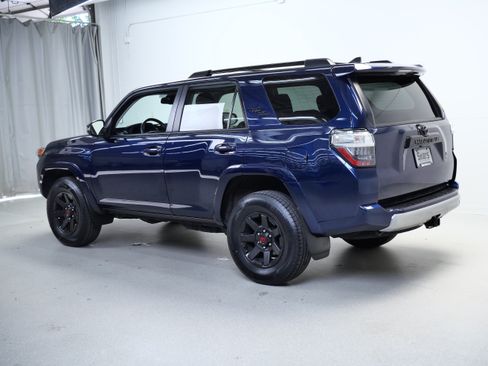 Used 2022 Toyota 4Runner TRD Off-Road Premium AWD/4WD image 9