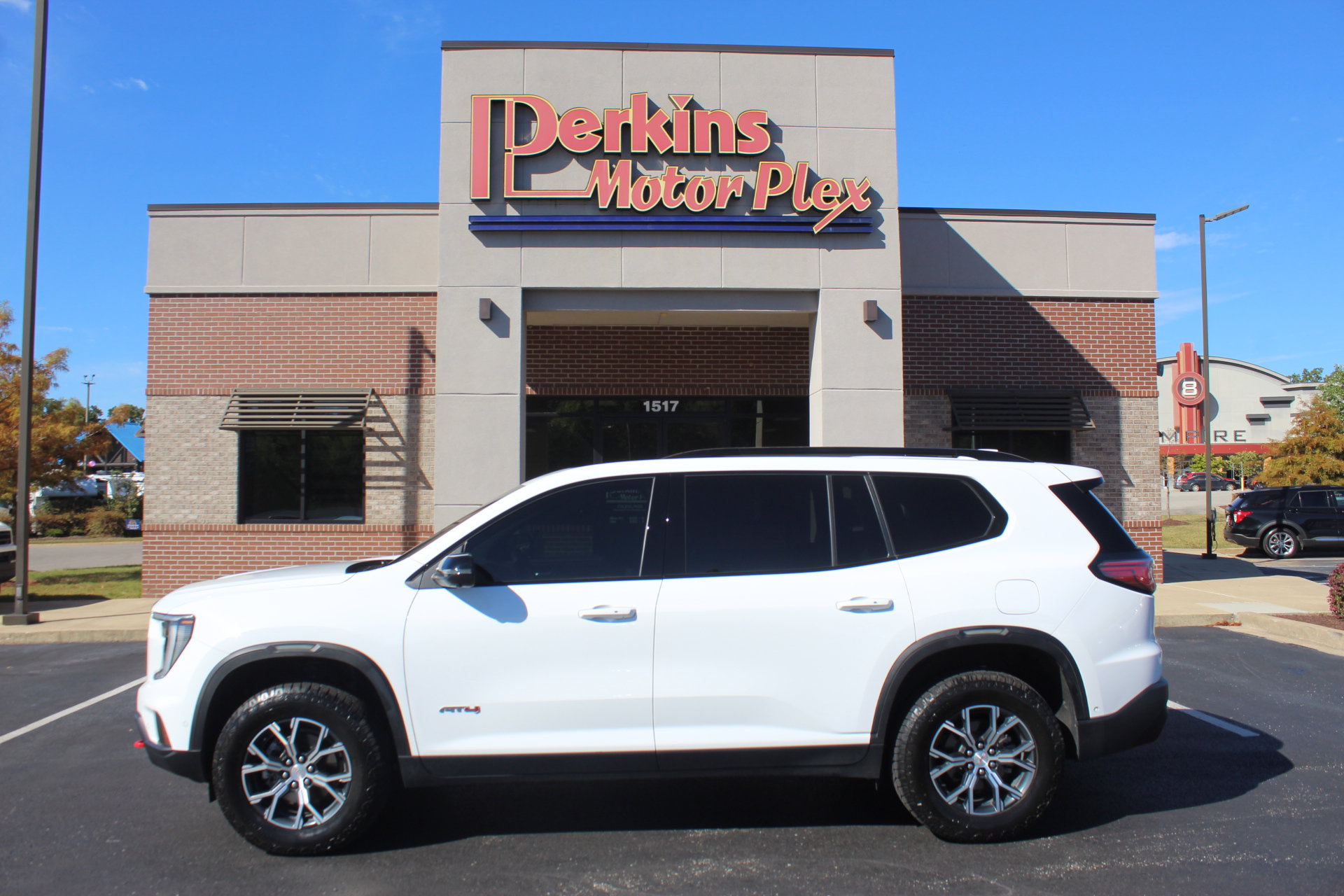 Used 2024 GMC Acadia AT4 w/ Super Cruise Package AWD/4WD image 9