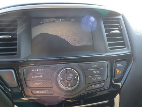 Used 2018 Nissan Pathfinder SV image 26