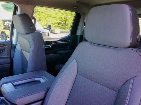 New 2026 GMC Sierra 1500 SLE w/ Preferred Package image 15