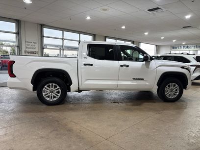 New 2026 Toyota Tundra SR5 w/ SR5 Convenience Package