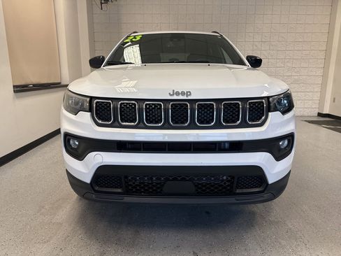 Used 2023 Jeep Compass Latitude image 34