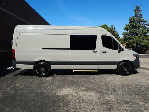 Used 2023 Mercedes-Benz Sprinter 2500 image 28