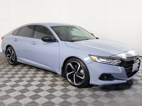 Used 2022 Honda Accord Sport image 3