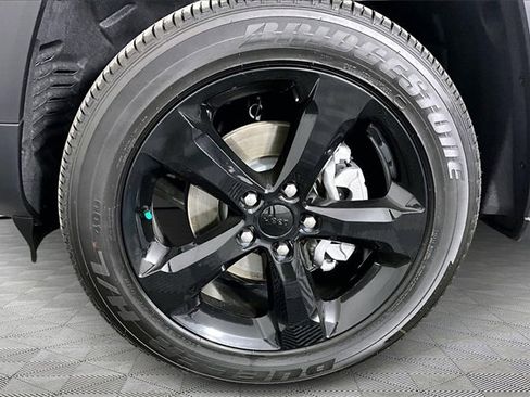 Used 2025 Jeep Grand Cherokee 4WD image 33