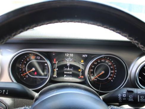 Used 2020 Jeep Wrangler Unlimited Sahara AWD/4WD image 20