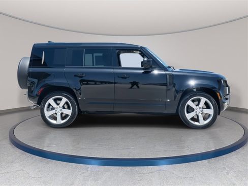 New 2025 Land Rover Defender 110 X-Dynamic SE image 6