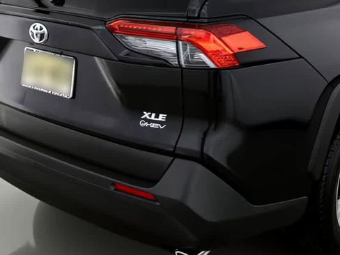 Used 2025 Toyota RAV4 XLE image 10