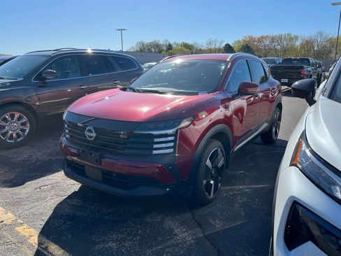 Used 2025 Nissan Kicks SR AWD/4WD image 6