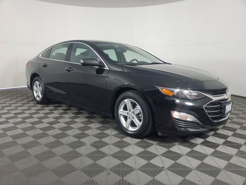 Used 2022 Chevrolet Malibu LS image 2