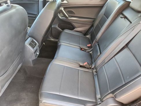Used 2021 Volkswagen Tiguan SE image 18