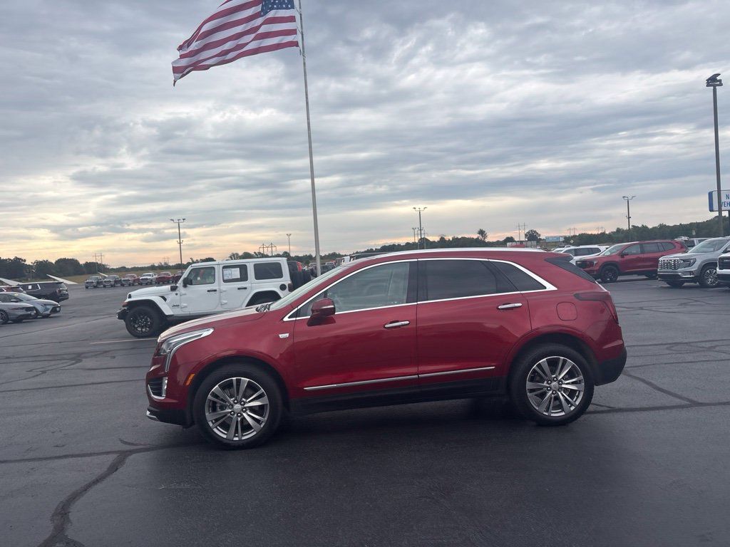 Used 2024 Cadillac XT5 Premium Luxury w/ Technology Package FWD image 2