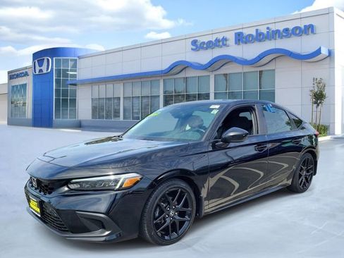 Used 2023 Honda Civic Sport image 2