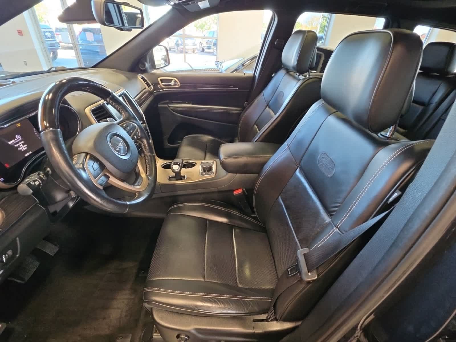 Used 2015 Jeep Grand Cherokee Overland w/ Advanced Technology Group AWD/4WD image 16