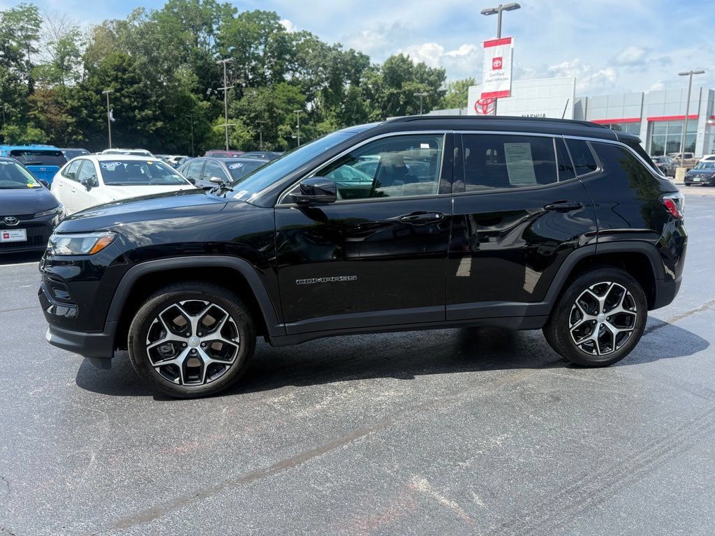 Used 2024 Jeep Compass Limited AWD/4WD image 3
