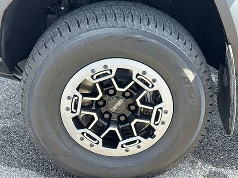 Certified 2023 GMC Canyon AT4X w/ Edition 1 AWD/4WD image 35