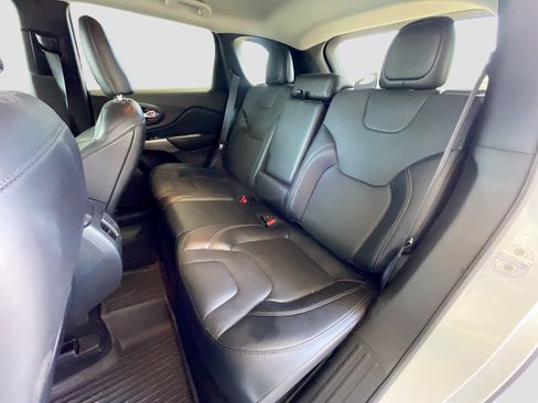 Used 2021 Jeep Cherokee Latitude Lux FWD image 14