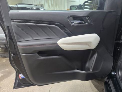 Used 2025 GMC Canyon AT4 w/ AT4X Package AWD/4WD image 18