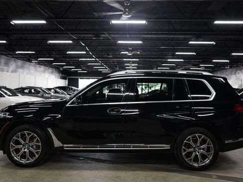 Used 2021 BMW X7 xDrive40i w/ Parking Assistance Package AWD/4WD image 2