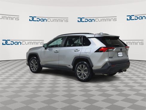 Used 2022 Toyota RAV4 XLE Premium image 6