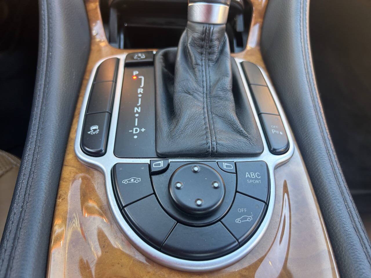 Used 2011 Mercedes-Benz SL 550 image 32