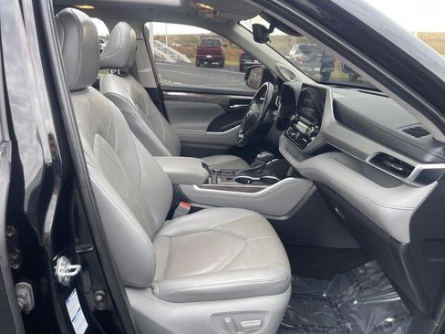 Used 2021 Toyota Highlander Platinum image 13