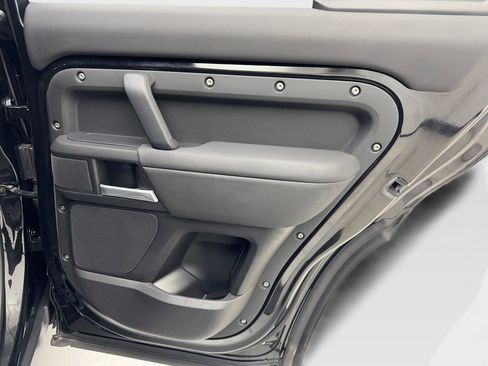 Used 2025 Land Rover Defender 110 S image 41
