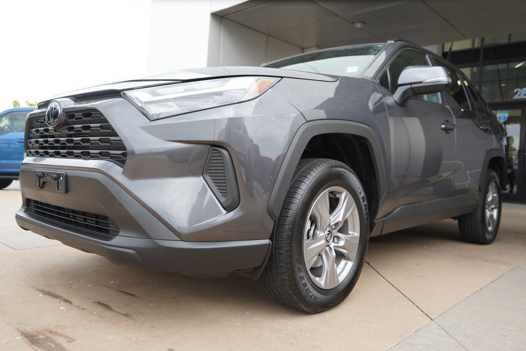 Used 2025 Toyota RAV4 XLE AWD/4WD image 5