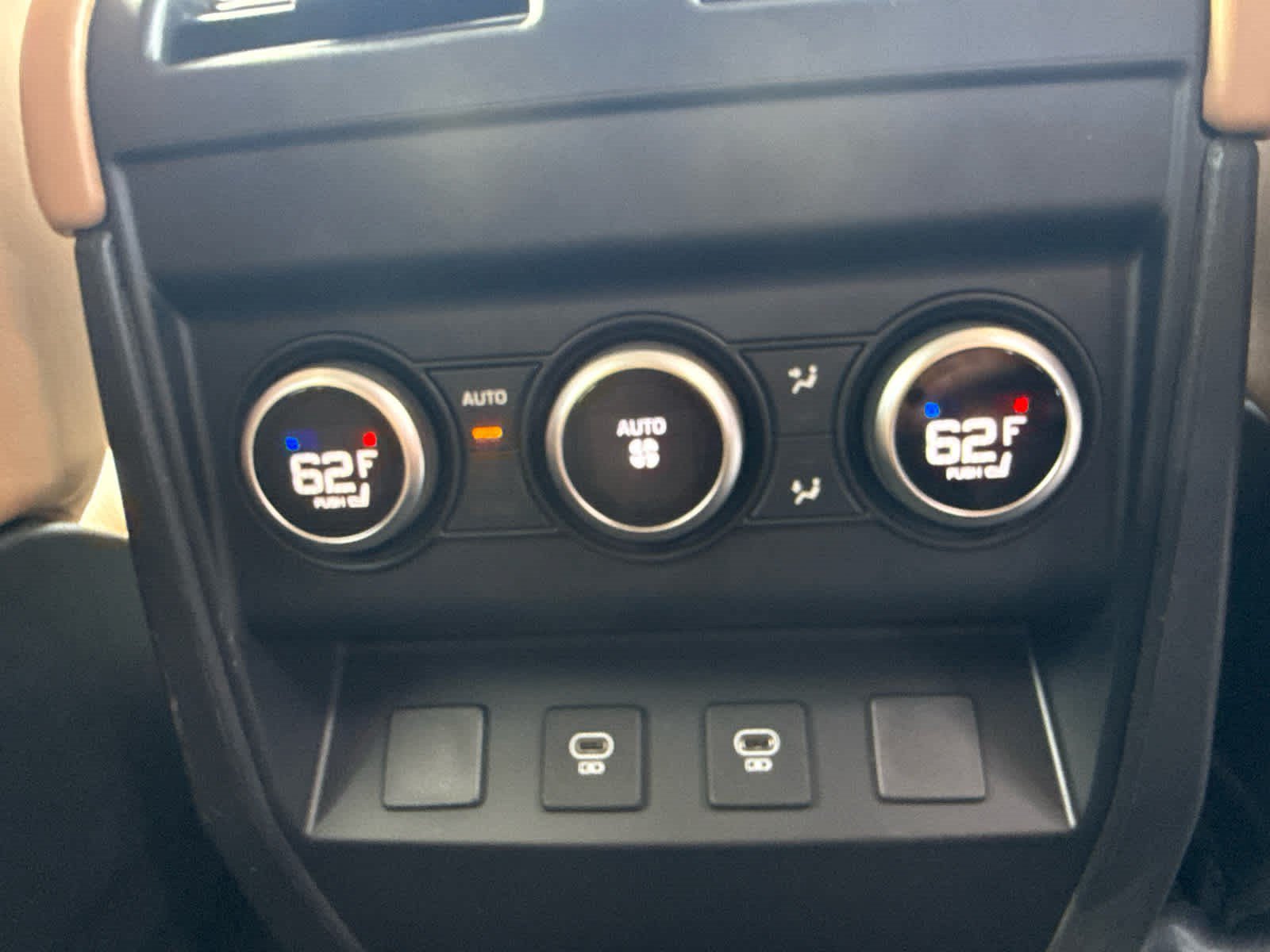 Certified 2025 Land Rover Defender 110 X-Dynamic SE AWD/4WD image 13