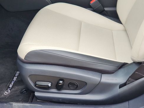 Used 2024 Lexus ES 250 w/ Premium Package image 23