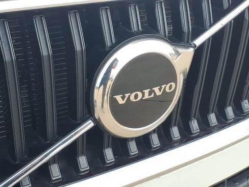 Used 2022 Volvo XC60 B5 Momentum AWD/4WD image 26