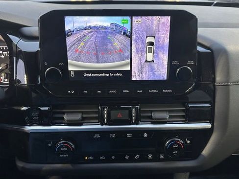 Certified 2025 Nissan Pathfinder SL image 32