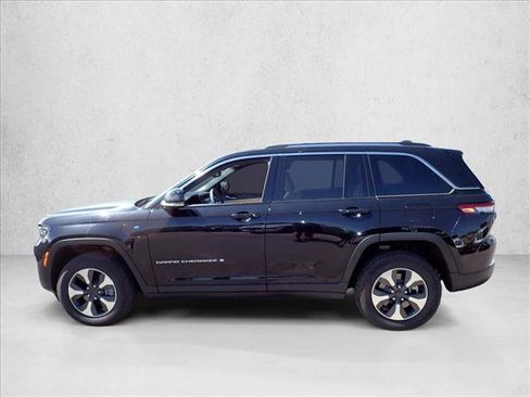 Used 2023 Jeep Grand Cherokee 4WD 4xe image 2
