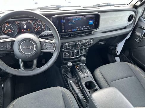 Used 2025 Jeep Wrangler Unlimited Sport AWD/4WD image 13