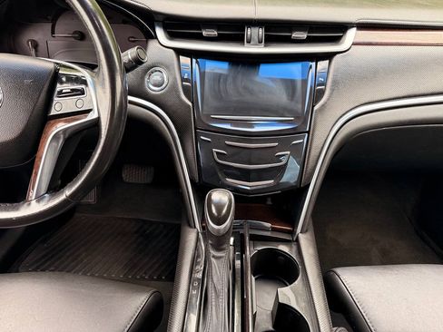 Used 2013 Cadillac XTS w/ Luxury Level One Package FWD image 11