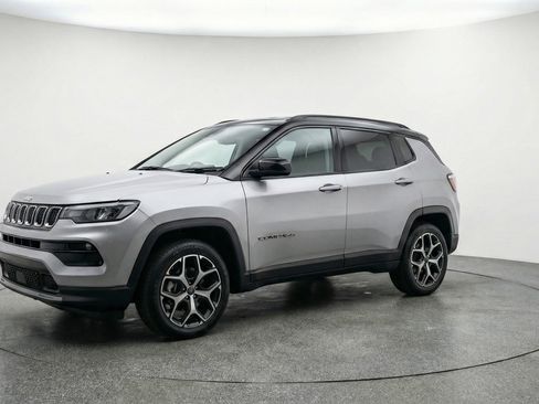 Used 2025 Jeep Compass Limited image 3