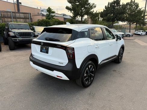 Used 2025 Nissan Kicks SV AWD/4WD image 7